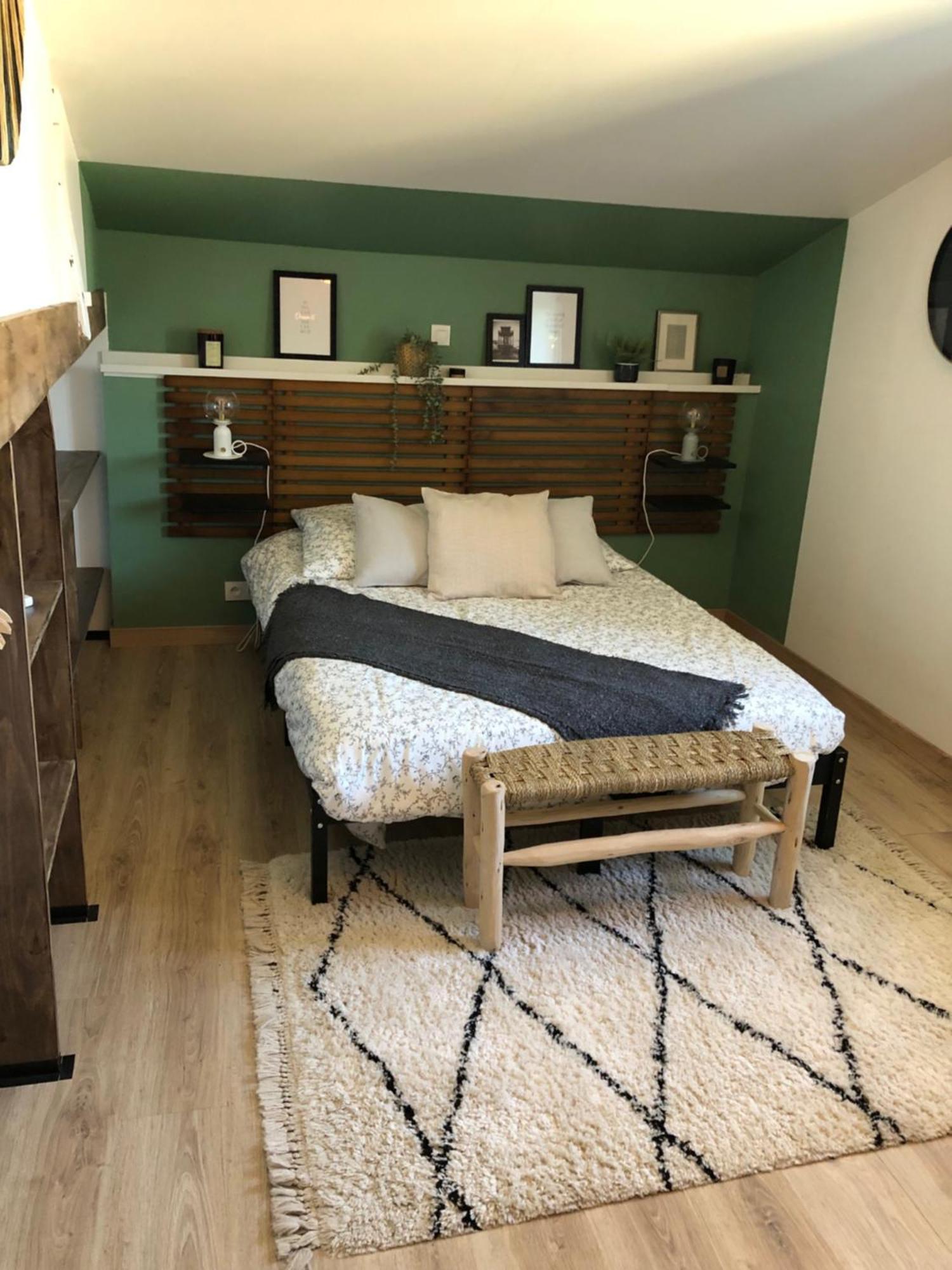 Bed and Breakfast Au Dessus De Chez Nous Doulezon Екстер'єр фото