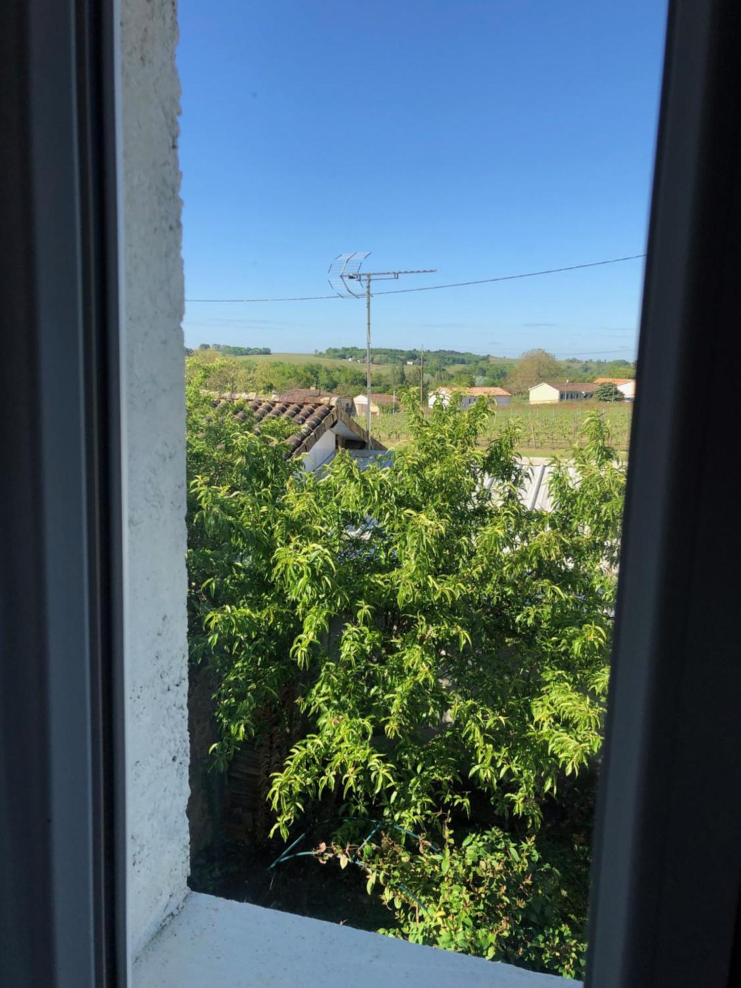 Bed and Breakfast Au Dessus De Chez Nous Doulezon Екстер'єр фото